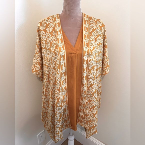 Other - Gold/White Fun and Flirty Floral Kimono